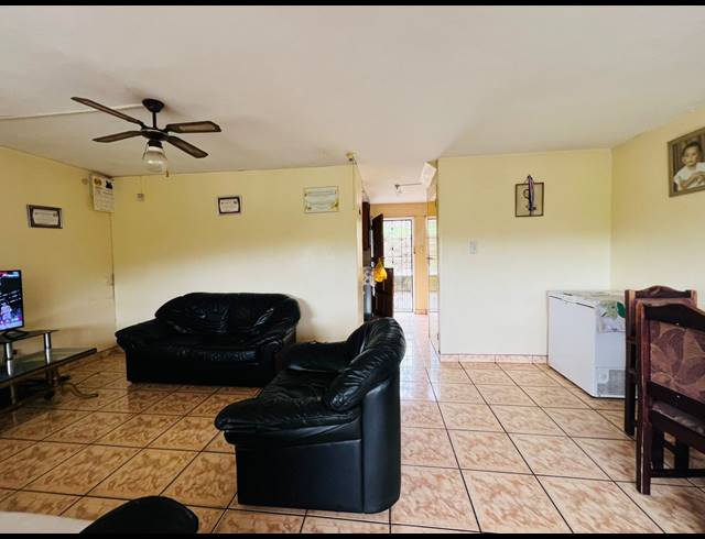 3 BEDROOM SEMI DETACHED FOR SALE IN NEWLANDS EAST